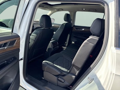 2026 Volkswagen Atlas 2.0T SE w/Technology and Panoramic Sunroof Package