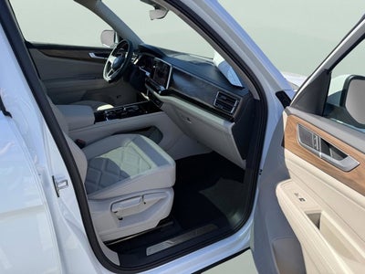 2026 Volkswagen Atlas 2.0T SE w/Technology with Captain's Chairs and Panoramic Sunroof Package