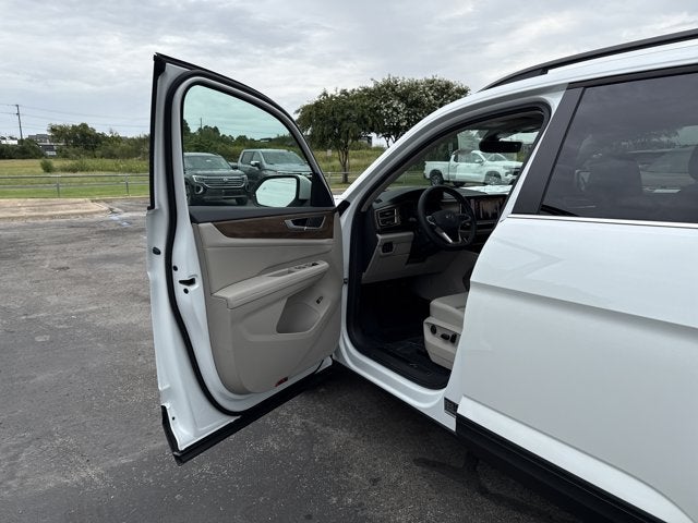 2026 Volkswagen Atlas 2.0T SE w/Technology and Panoramic Sunroof Package