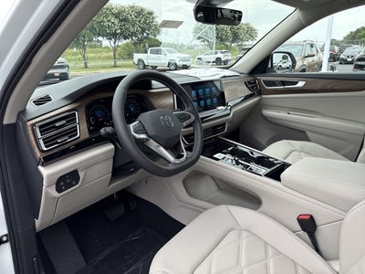 2026 Volkswagen Atlas 2.0T SE w/Technology and Panoramic Sunroof Package