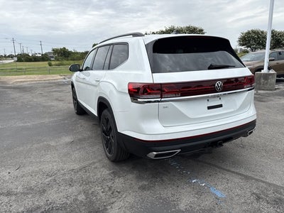 2026 Volkswagen Atlas 2.0T SE w/Technology and Panoramic Sunroof Package