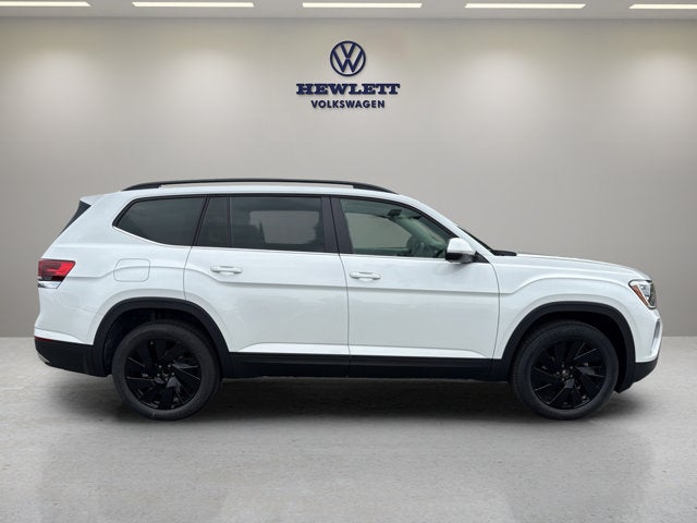 2026 Volkswagen Atlas 2.0T SE w/Technology and Panoramic Sunroof Package