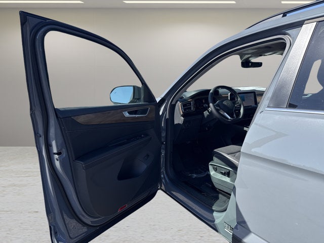 2026 Volkswagen Atlas 2.0T SE w/Technology and Panoramic Sunroof Package
