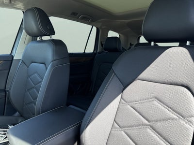 2026 Volkswagen Atlas 2.0T SE w/Technology and Panoramic Sunroof Package