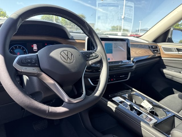 2026 Volkswagen Atlas 2.0T SE w/Technology and Panoramic Sunroof Package