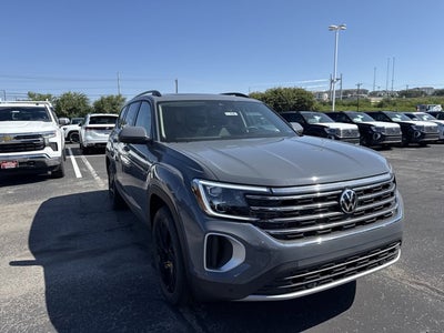 2026 Volkswagen Atlas 2.0T SE w/Technology and Panoramic Sunroof Package