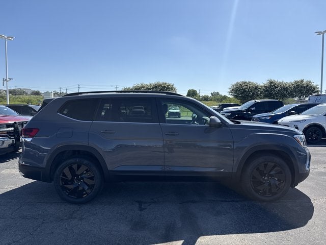 2026 Volkswagen Atlas 2.0T SE w/Technology and Panoramic Sunroof Package
