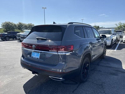 2026 Volkswagen Atlas 2.0T SE w/Technology and Panoramic Sunroof Package