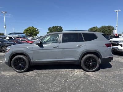 2026 Volkswagen Atlas 2.0T SE w/Technology and Panoramic Sunroof Package
