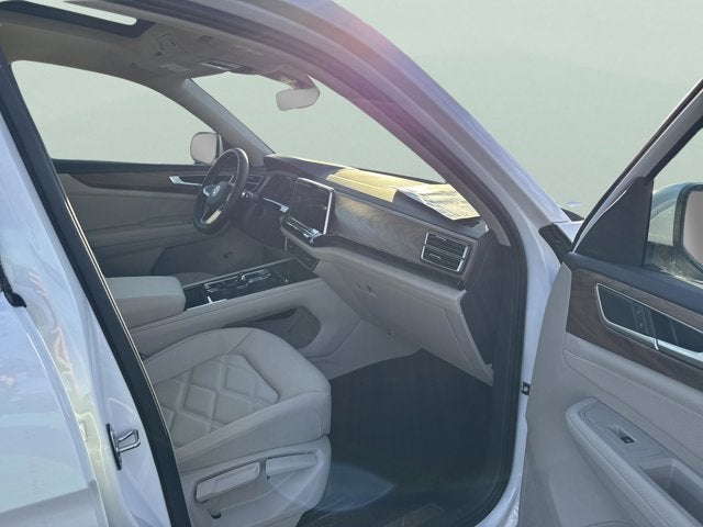 2026 Volkswagen Atlas 2.0T SE w/Technology and Panoramic Sunroof Package