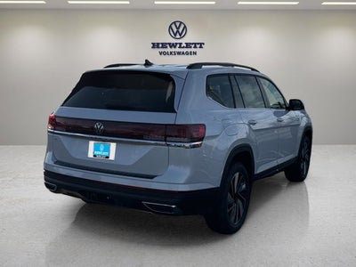 2026 Volkswagen Atlas 2.0T SE w/Technology and Panoramic Sunroof Package