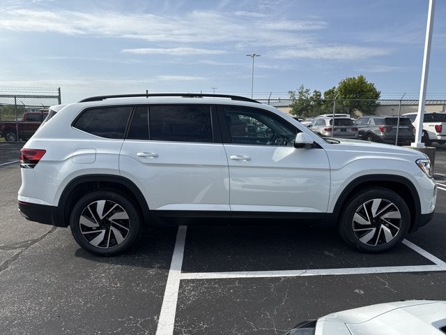 2026 Volkswagen Atlas 2.0T SE w/Technology and Panoramic Sunroof Package