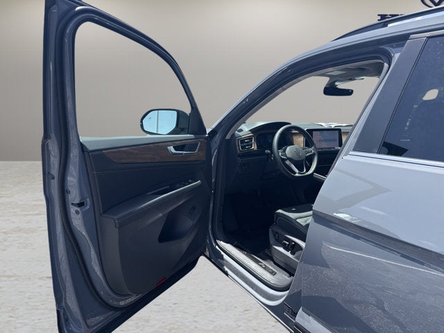 2026 Volkswagen Atlas 2.0T SE w/Technology with Captain's Chairs and Panoramic Sunroof Package