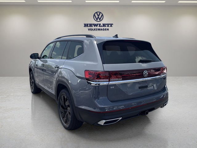 2026 Volkswagen Atlas 2.0T SE w/Technology with Captain's Chairs and Panoramic Sunroof Package