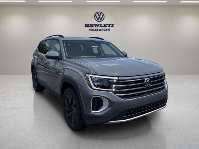 2026 Volkswagen Atlas 2.0T SE w/Technology with Captain's Chairs and Panoramic Sunroof Package