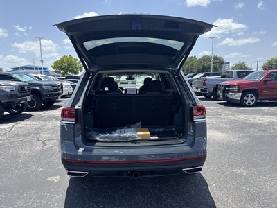 2026 Volkswagen Atlas 2.0T SE w/Technology with Captain's Chairs and Panoramic Sunroof Package