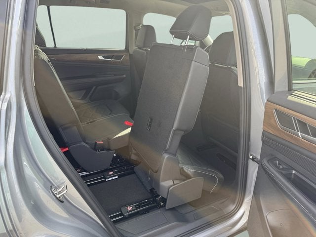 2026 Volkswagen Atlas 2.0T SE w/Technology and Panoramic Sunroof Package