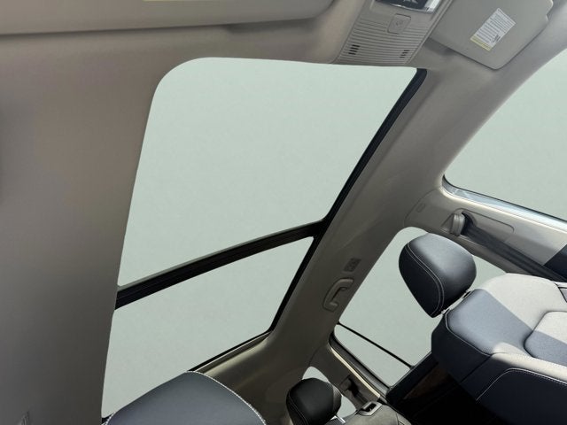 2026 Volkswagen Atlas 2.0T SE w/Technology and Panoramic Sunroof Package