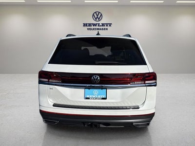 2026 Volkswagen Atlas 2.0T SE w/Technology and Panoramic Sunroof Package