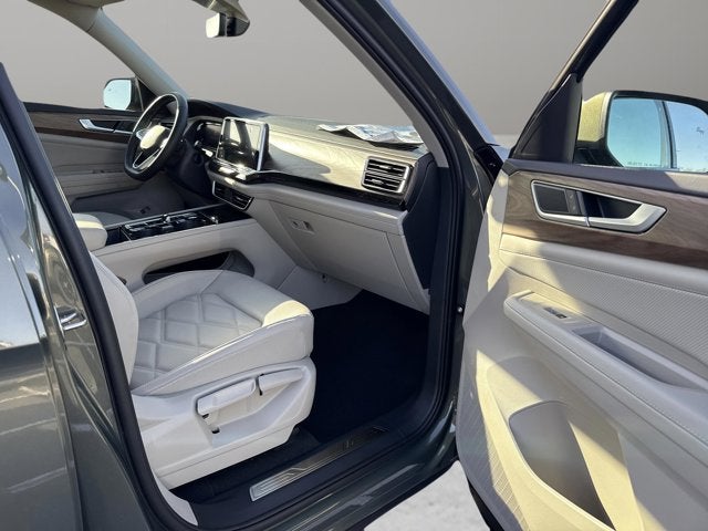 2026 Volkswagen Atlas 2.0T SE w/Technology and Panoramic Sunroof Package