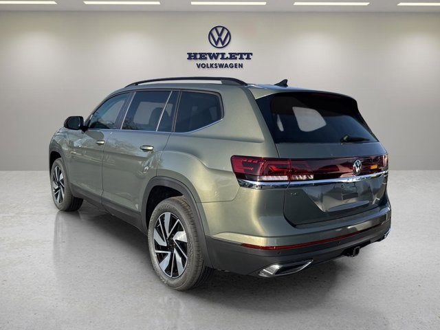 2026 Volkswagen Atlas 2.0T SE w/Technology and Panoramic Sunroof Package