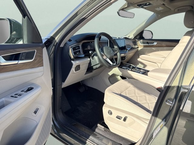 2026 Volkswagen Atlas 2.0T SE w/Technology and Panoramic Sunroof Package