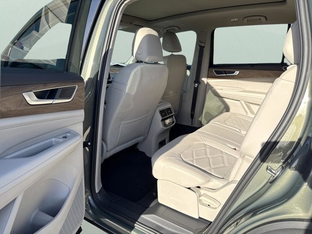 2026 Volkswagen Atlas 2.0T SE w/Technology and Panoramic Sunroof Package