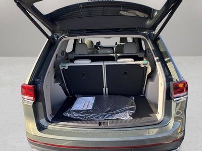 2026 Volkswagen Atlas 2.0T SE w/Technology and Panoramic Sunroof Package