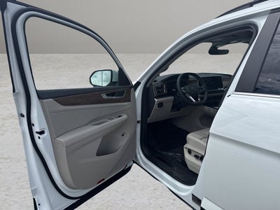 2026 Volkswagen Atlas 2.0T SE w/Technology with Captain's Chairs and Panoramic Sunroof Package