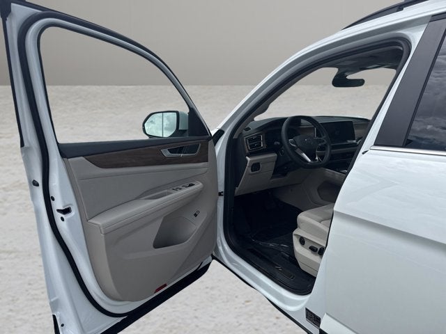 2026 Volkswagen Atlas 2.0T SE w/Technology with Captain's Chairs and Panoramic Sunroof Package