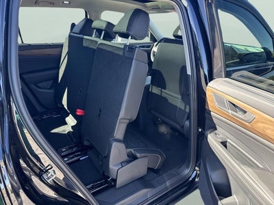 2026 Volkswagen Atlas 2.0T SE w/Technology and Panoramic Sunroof Package