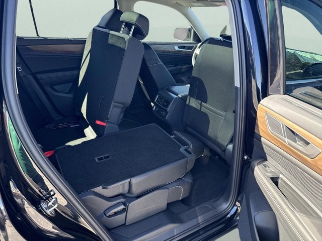 2026 Volkswagen Atlas 2.0T SE w/Technology and Panoramic Sunroof Package