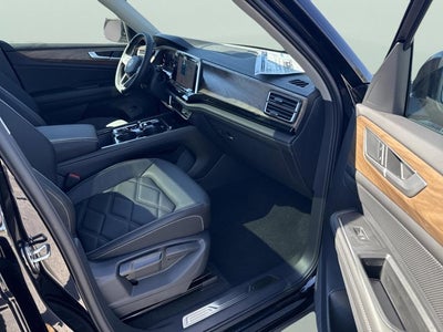 2026 Volkswagen Atlas 2.0T SE w/Technology and Panoramic Sunroof Package