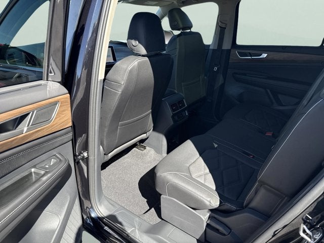 2026 Volkswagen Atlas 2.0T SE w/Technology and Panoramic Sunroof Package