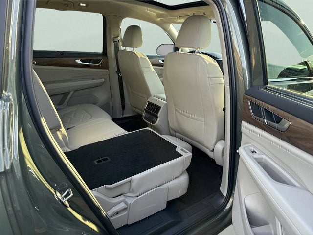 2026 Volkswagen Atlas 2.0T SE w/Technology and Panoramic Sunroof Package