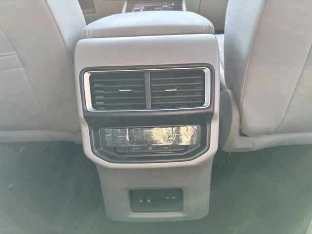 2026 Volkswagen Atlas 2.0T SE w/Technology and Panoramic Sunroof Package