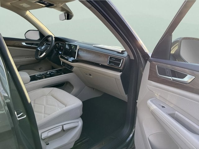 2026 Volkswagen Atlas 2.0T SE w/Technology and Panoramic Sunroof Package