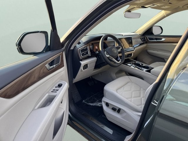 2026 Volkswagen Atlas 2.0T SE w/Technology and Panoramic Sunroof Package