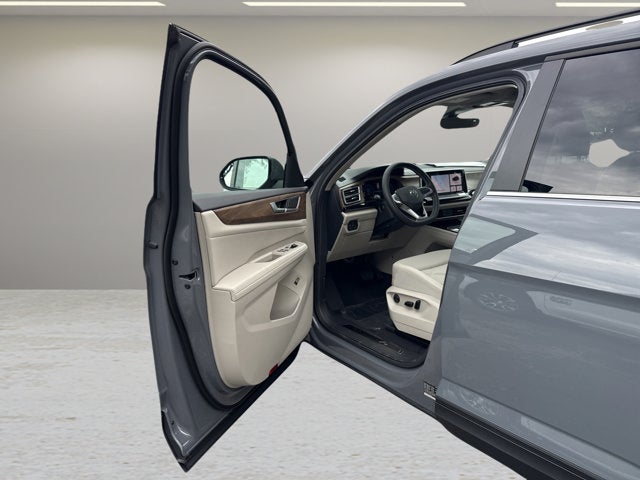 2026 Volkswagen Atlas 2.0T SE w/Technology and Panoramic Sunroof Package
