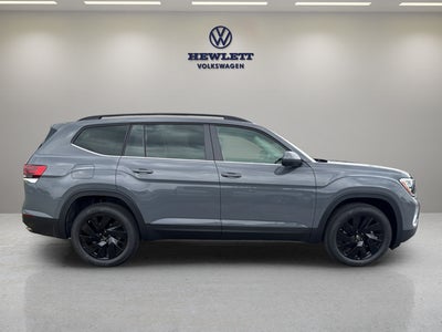 2026 Volkswagen Atlas 2.0T SE w/Technology and Panoramic Sunroof Package