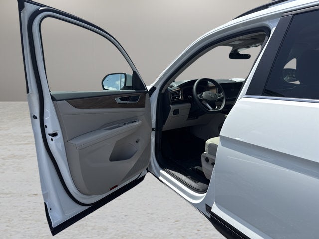 2026 Volkswagen Atlas 2.0T SE w/Technology and Panoramic Sunroof Package
