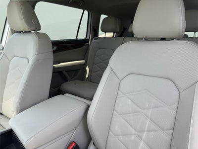 2026 Volkswagen Atlas 2.0T SE w/Technology and Panoramic Sunroof Package