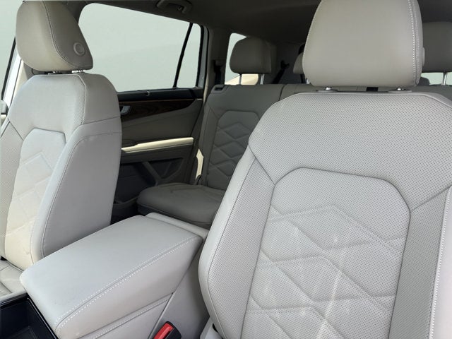 2026 Volkswagen Atlas 2.0T SE w/Technology and Panoramic Sunroof Package