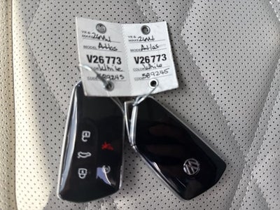 2026 Volkswagen Atlas 2.0T SE w/Technology and Panoramic Sunroof Package