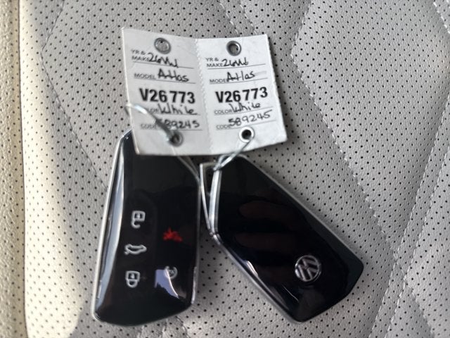 2026 Volkswagen Atlas 2.0T SE w/Technology and Panoramic Sunroof Package
