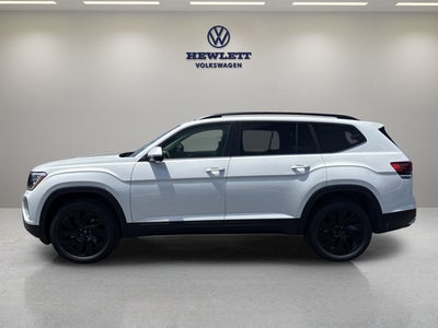 2026 Volkswagen Atlas 2.0T SE w/Technology and Panoramic Sunroof Package