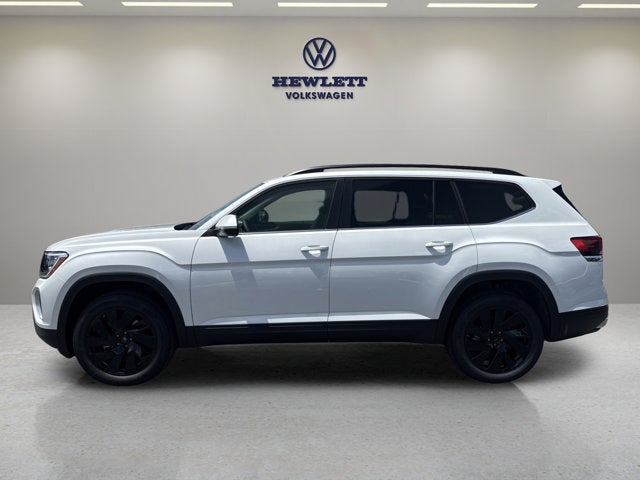 2026 Volkswagen Atlas 2.0T SE w/Technology and Panoramic Sunroof Package