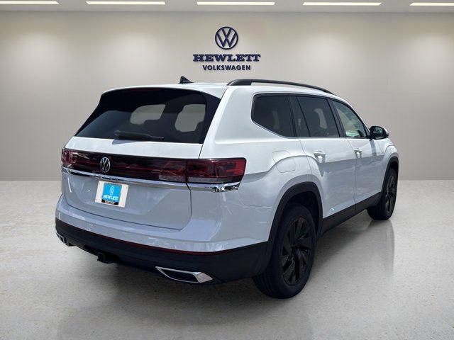 2026 Volkswagen Atlas 2.0T SE w/Technology and Panoramic Sunroof Package