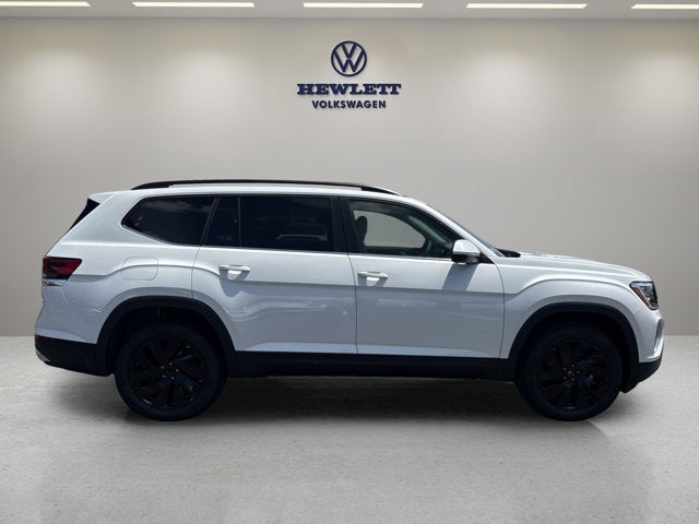 2026 Volkswagen Atlas 2.0T SE w/Technology and Panoramic Sunroof Package