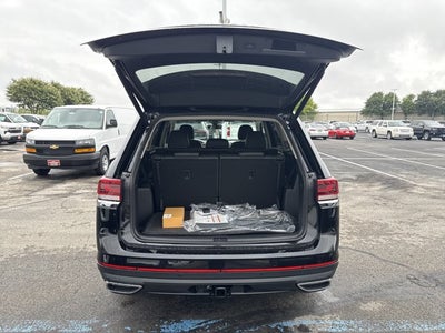 2026 Volkswagen Atlas 2.0T SE w/Technology and Panoramic Sunroof Package